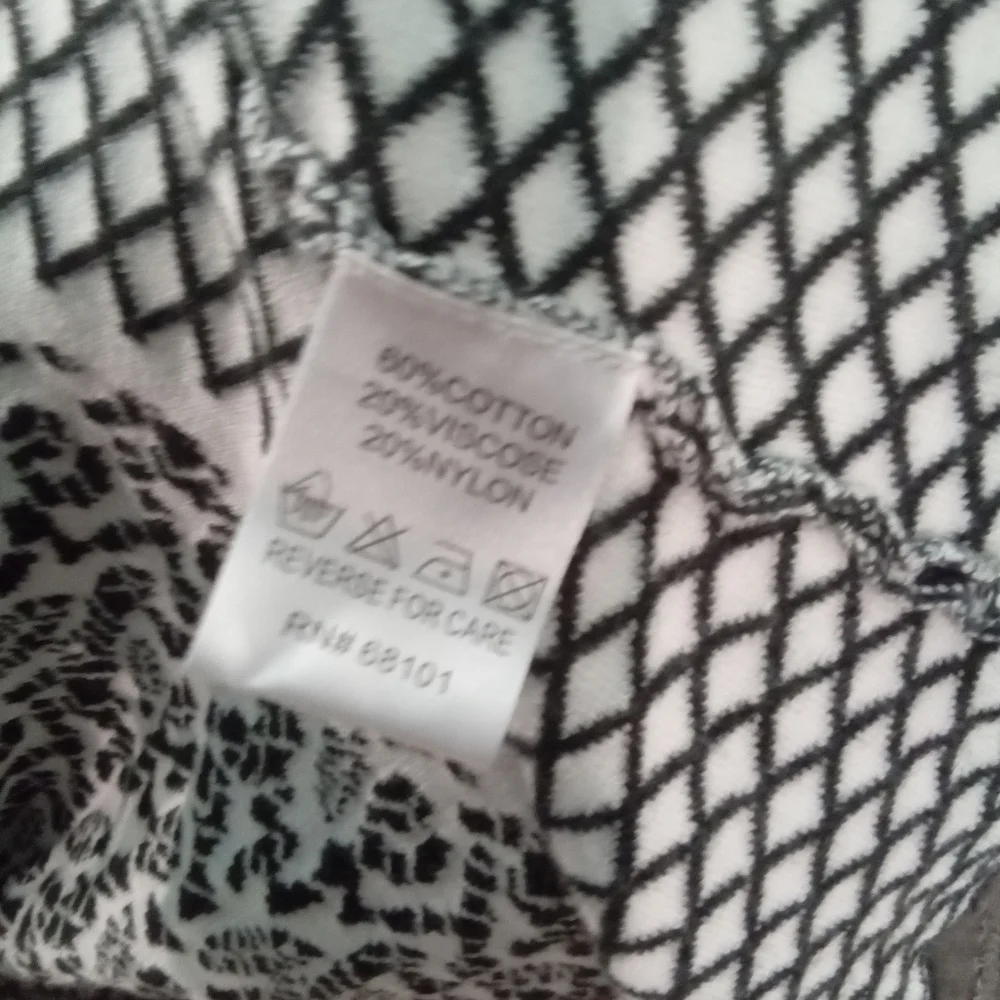 2-$10... Belldini Sz XL Black and White Patterned Open Front Waterfall Cardigan